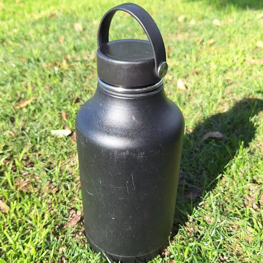 Hydro Flask Black Insulated Bottle 64 Oz. - Picture 8 of 9